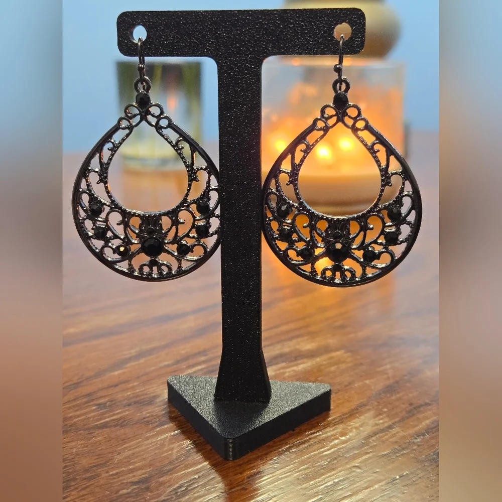Chic Black Filigree Teardrop Earrings‎